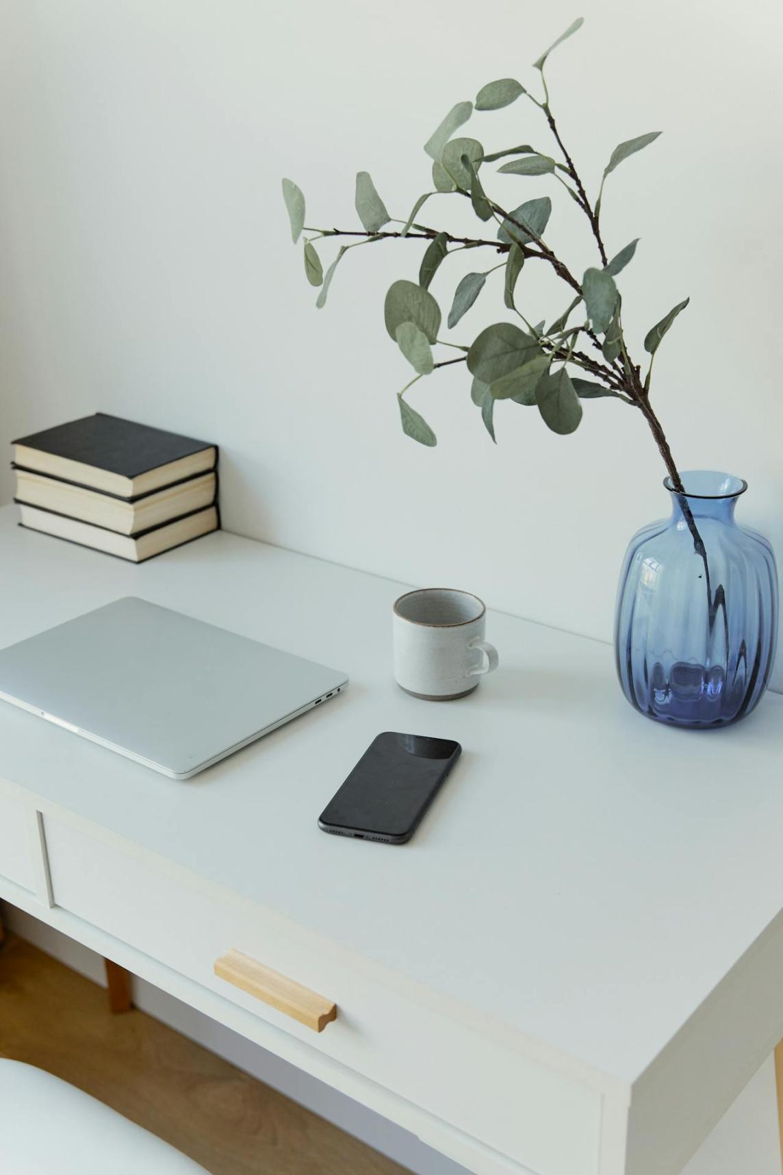 Nordic White Writing Desk top